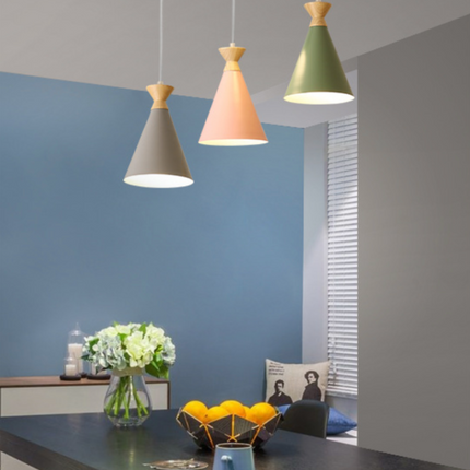 Suspension scandinave avec abat-jour conique et en bois Avi