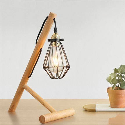 Lampe de table avec pied en bois et abat-jour en cage métal — LZ4P9XQ