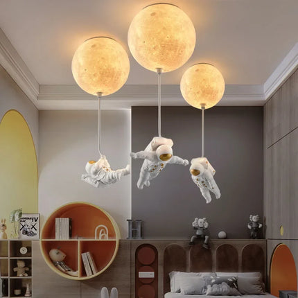 Plafonnier décoratif lune avec astronaute pour chambre — LZ4X9T2