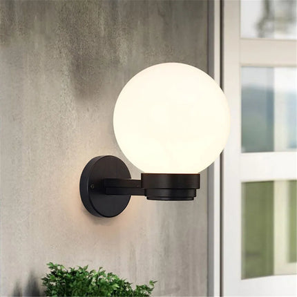 Applique murale intérieure et extérieure avec globe en acrylique blanc ou transparent — LZ4XJ7