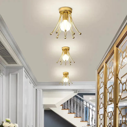 Plafonnier doré de luxe en forme de couronne à montage en surface — LZ4X9J