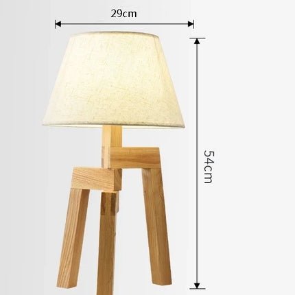 Lampadaire nordique à trois pieds en bois au design créatif — LZ4X9P2