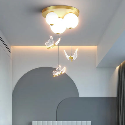 Plafonnier moderne simple avec boule et motif papillon romantique — LZ4G7Q2