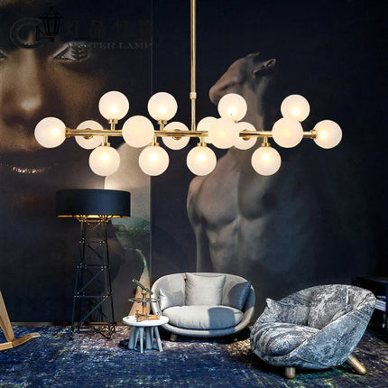 Lustre doré avec boule en verre design créatif — LZ4X9P2