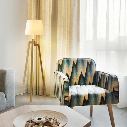 Lampadaire nordique à trois pieds en bois au design créatif — LZ4X9P2