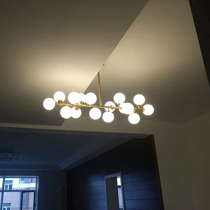 Lustre doré avec boule en verre design créatif — LZ4X9P2