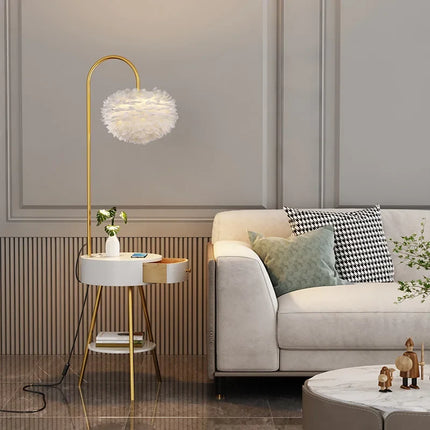 Lampadaire nordique en plumes pour décoration intérieure élégante — LZ4X9T2