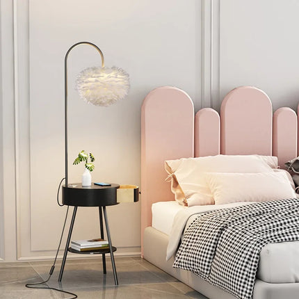 Lampadaire nordique en plumes pour décoration intérieure élégante — LZ4X9T2