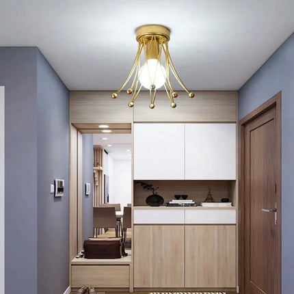 Plafonnier doré de luxe en forme de couronne à montage en surface — LZ4X9J