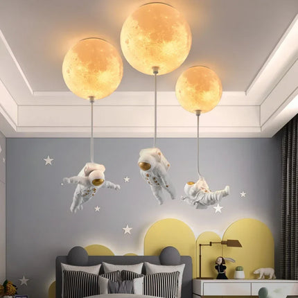 Plafonnier décoratif lune avec astronaute pour chambre — LZ4X9T2