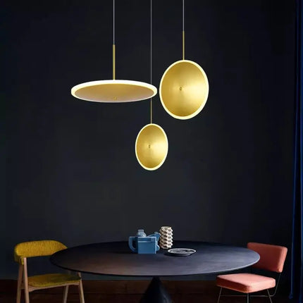 Suspension ronde dorée au design UFO en métal — LZ4P9XQ