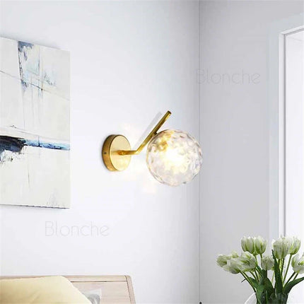 Applique murale moderne en métal avec boule de verre décorative — LZ4X9T1