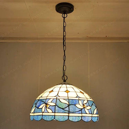 Lustre en vitrail style antique pour ambiance nostalgique et restaurant — LZ4X9P2