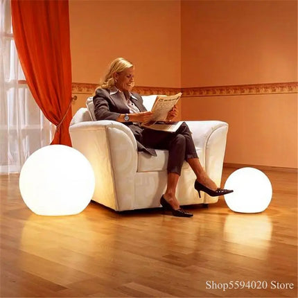 Lampadaire LED à boules pour intérieur et extérieur — LZ4X9T