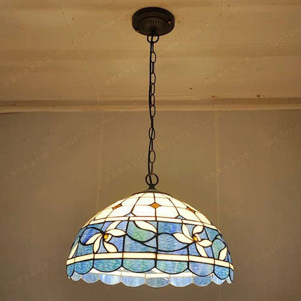 Lustre en vitrail style antique pour ambiance nostalgique et restaurant — LZ4X9P2