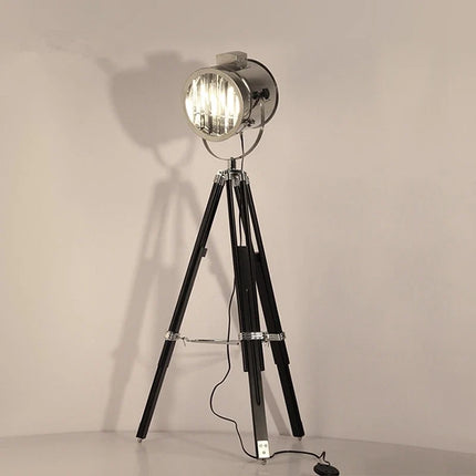 Lampadaire trépied design nordique en métal — LZ4XJ9