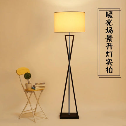 Lampadaire LED nordique en fer et tissu pour intérieur moderne — LZ4X9Q2