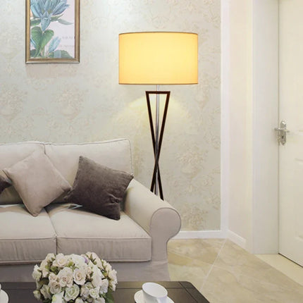 Lampadaire LED nordique en fer et tissu pour intérieur moderne — LZ4X9Q2