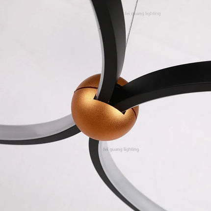 Suspension circulaire LED à trois lumières design — LZ4X9M