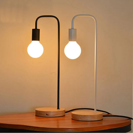 Lampe de bureau vintage en bois et métal style campagne américaine — LZ4X9T2