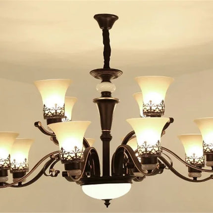 lustre vintage en métal noir avec abat-jour en verre dépoli