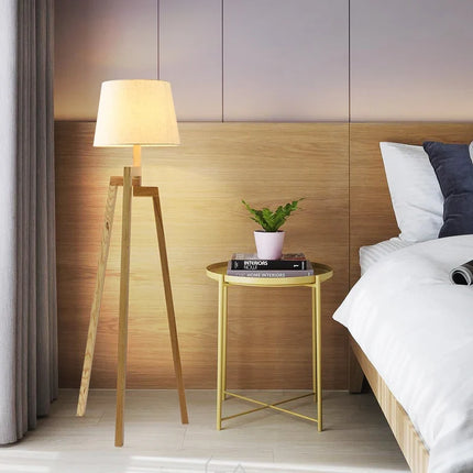 Lampadaire nordique à trois pieds en bois au design créatif — LZ4X9P2