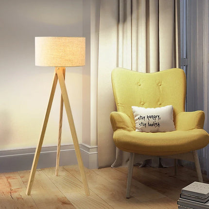 Lampadaire nordique en bois massif avec interrupteur à pied lumineux — LZ4D9XQ
