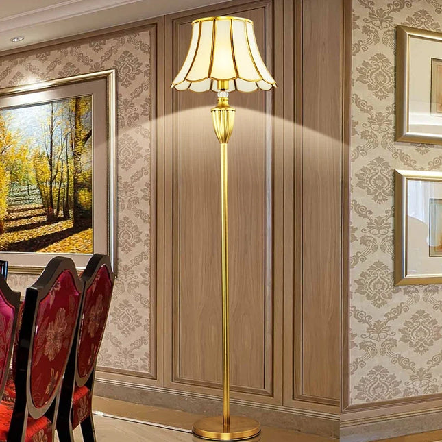 Lampadaire intérieur en verre et cuivre au design élégant — LZ4G7Q2