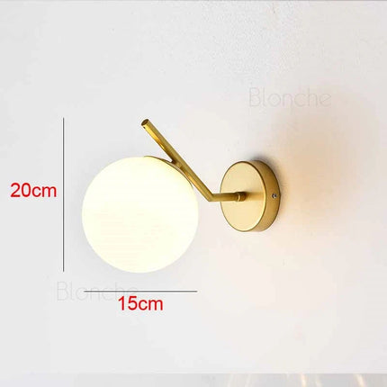 Applique murale moderne en métal avec boule de verre décorative — LZ4X9T1