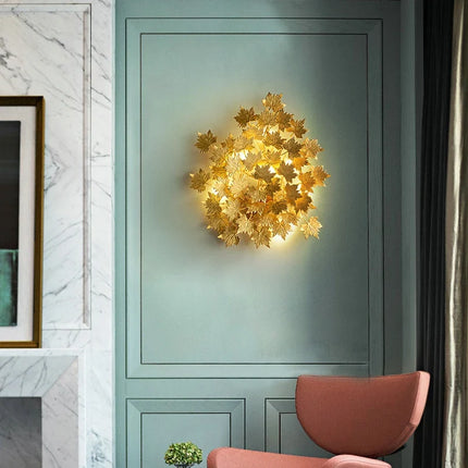 Applique murale design moderne en feuilles d'érable dorées — LZ4X9P2