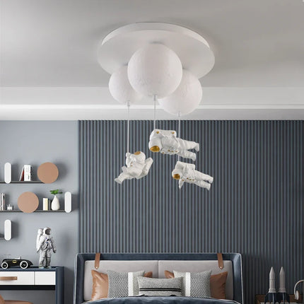 Plafonnier décoratif lune avec astronaute pour chambre — LZ4X9T2