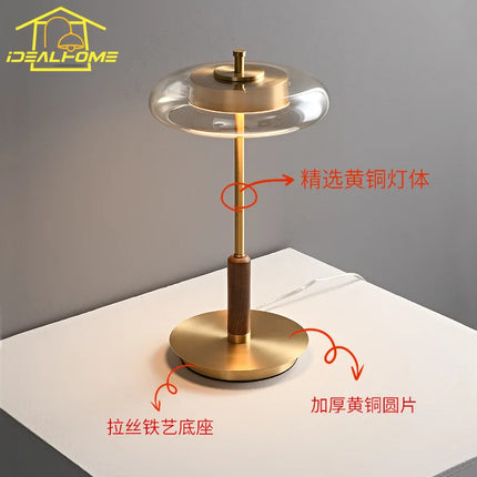 Lampadaire classique en laiton et noyer avec éclairage LED intégré — LZ4P9X