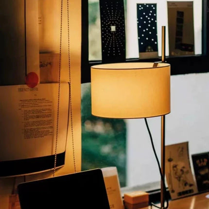Lampadaire minimaliste moderne avec abat-jour en tissu rétro — LZ4X9Q7N