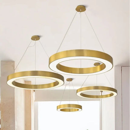 Lustre LED à anneaux ronds pour éclairage moderne et créatif — LZ4F9T1