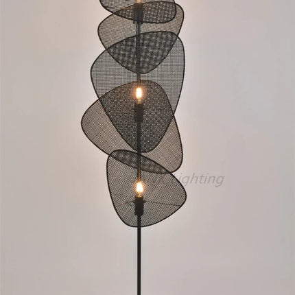 Lampadaire en rotin tressé par styliste français — LZ4X9Q