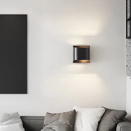 Applique murale LED en laiton au design moderne et épuré — LZ4X9T2