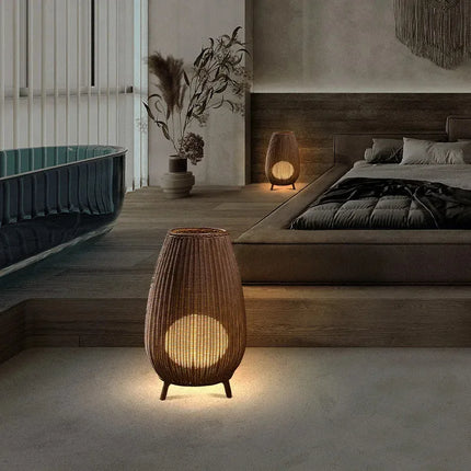 Lampadaire artisanal en rotin naturel pour intérieur et extérieur — LZ4X9M