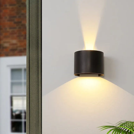 Applique murale LED RGB étanche avec capteur de mouvement compatible Tuya — LZ4P9XQ