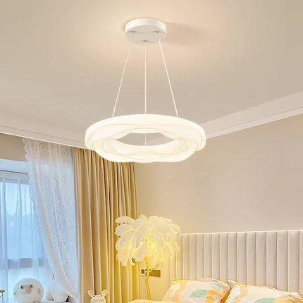 Lustre couronne romantique pour chambre enfant — LZ4P9XQ
