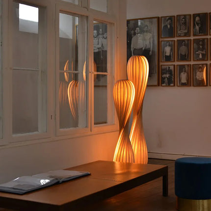 Lampadaire LED bois moderne spirale avec gradation pour salon — LZ4X9P2