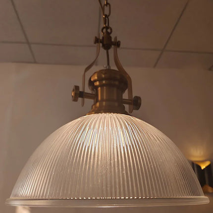 Suspension vintage en fer avec abat-jour en verre rayé style campagnard — LZ4G7Q2