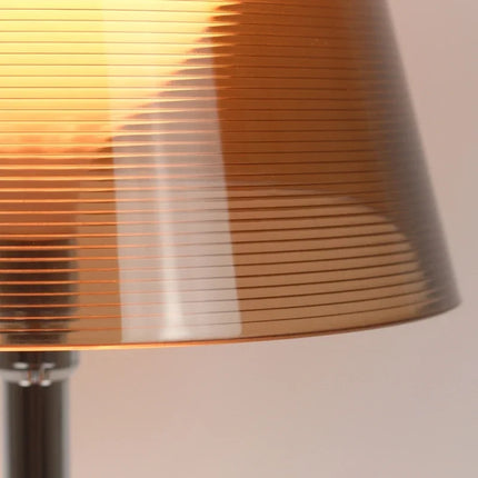 Lampe de table design italien en acrylique pour salon et bureau — LZ4X9J