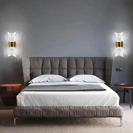 Applique murale LED design moderne en acrylique or et noir pour chambre et couloir — LZ4X9P2