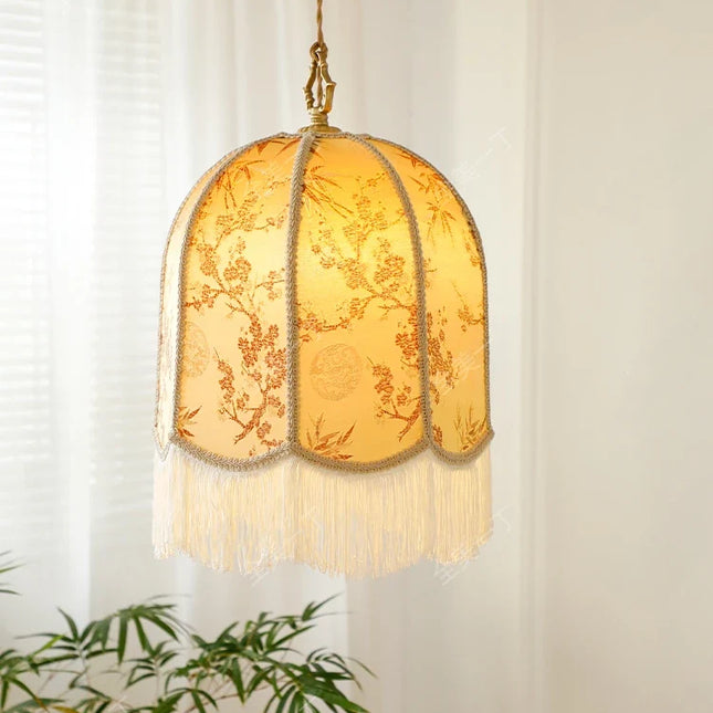 suspension en tissu avec pampilles pour ambiance décorative