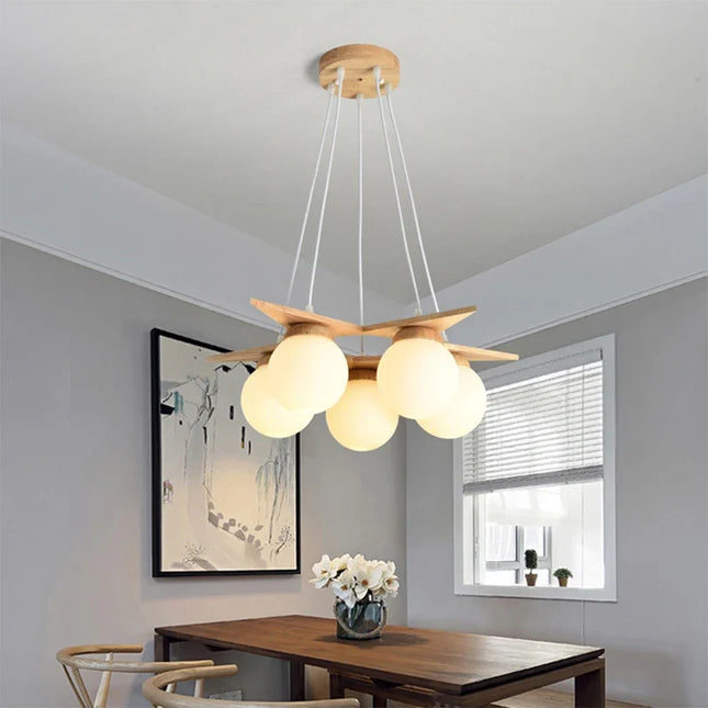 Lustre nordique en bois avec globe en verre blanc laiteux — LZ4Q9X2