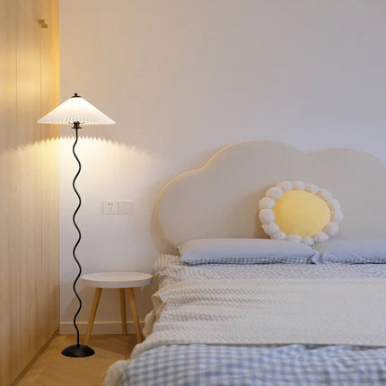 Lampadaire nordique en tissu plissé pour décoration maison artisanale — LZ4X9Q2