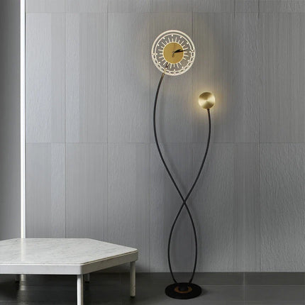 Lampadaire nordique avec horloge LED intégrée — LZ4X9JQ