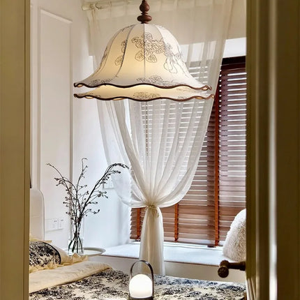 Suspension en tissu style médiéval pour ambiance chaleureuse — LZ4X9P2Q