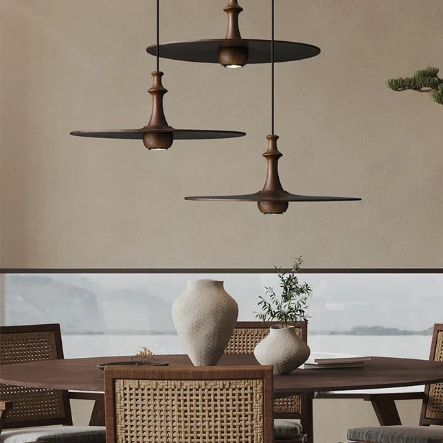 suspension soucoupe volante en bois design minimaliste pour intérieur