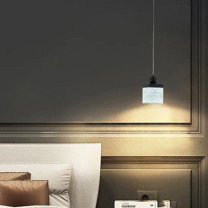 Lustre moderne en résine et métal avec hauteur réglable — LZ4X9P2